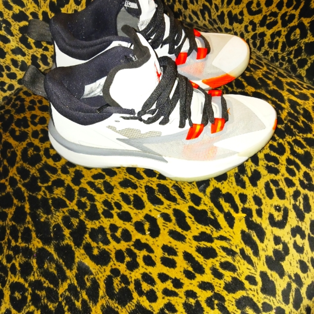 Nike Jordan Basketball Shoes.  Mens 7.  Grey and orange.  Like new